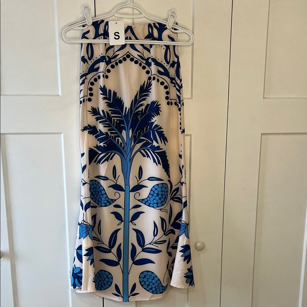 NWT Farm Rio Inspired Blue and White Patterned Skirt